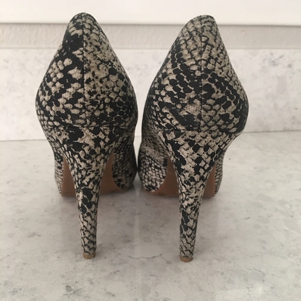 Gianni Bini Python Heels. Size 9 - image 2